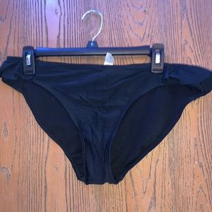 Swimsuit bottoms with ripples on the sides